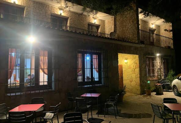 Hotel Restaurante Rio Cuervo Vega del Cadorno Bagian luar foto