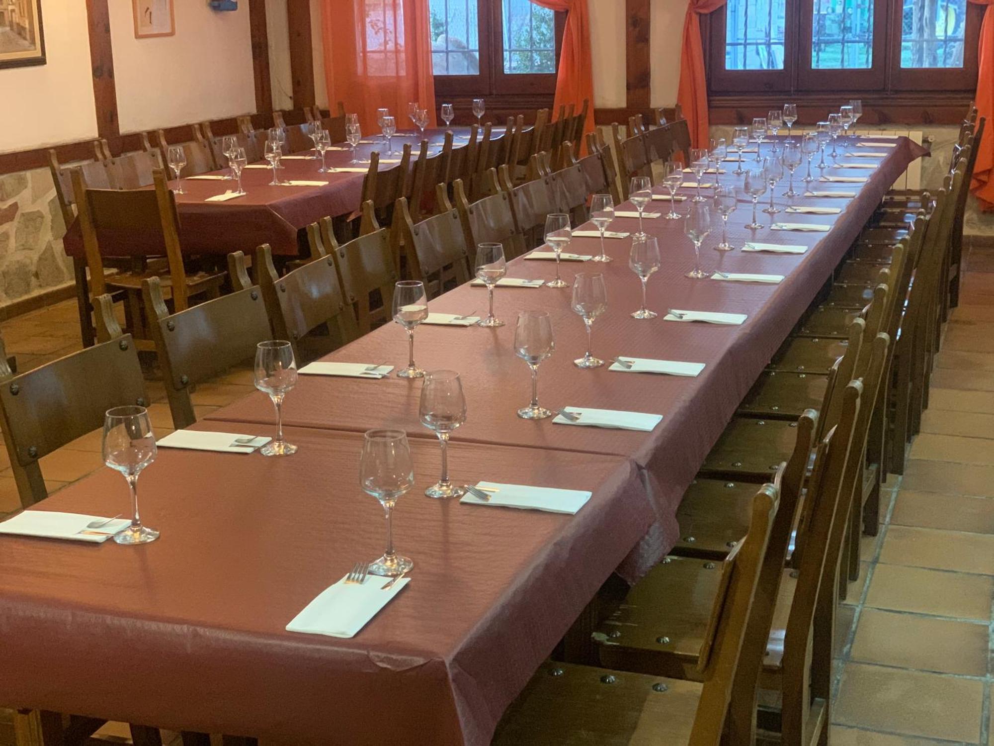 Hotel Restaurante Rio Cuervo Vega del Cadorno Bagian luar foto