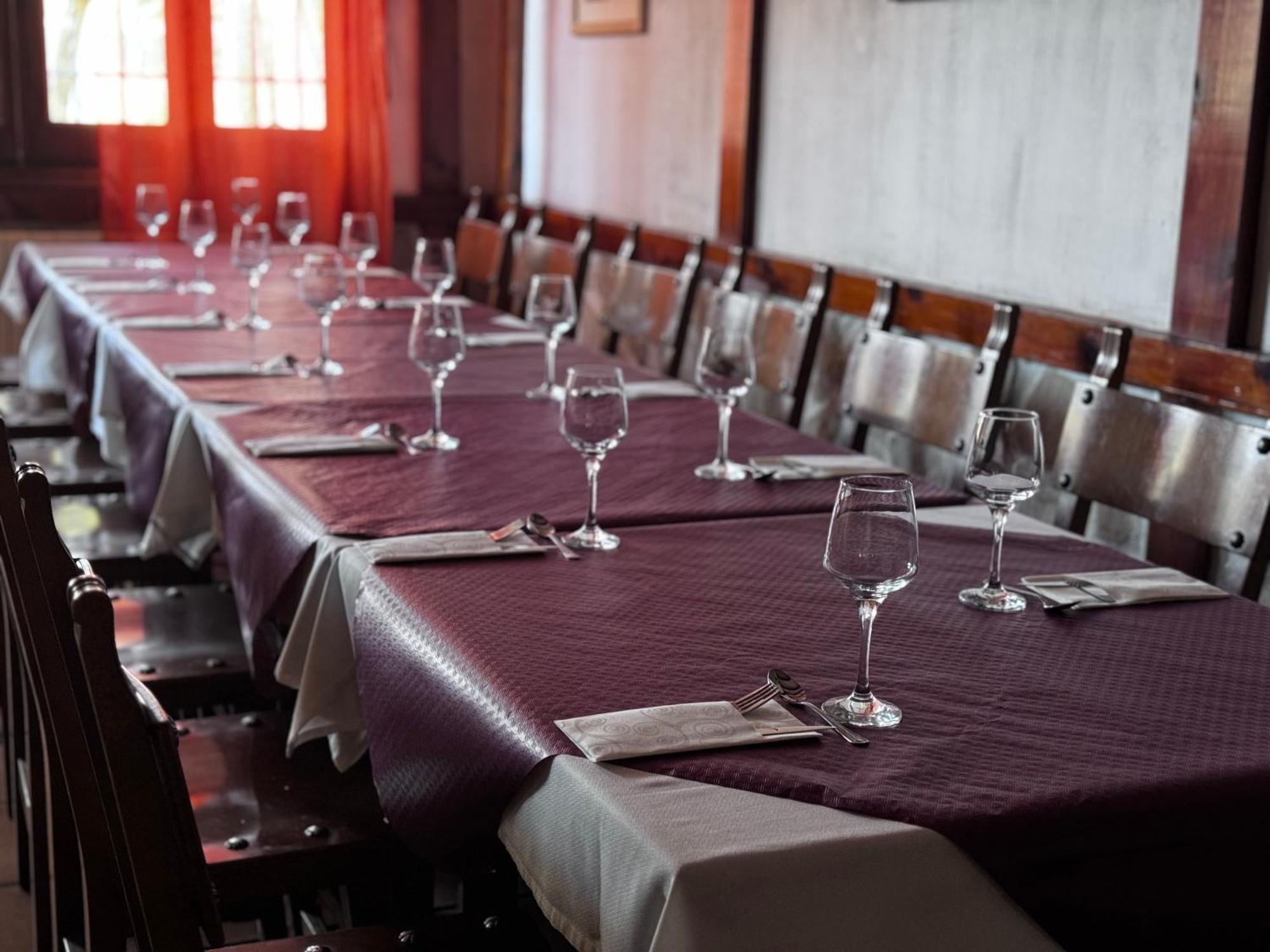 Hotel Restaurante Rio Cuervo Vega del Cadorno Bagian luar foto